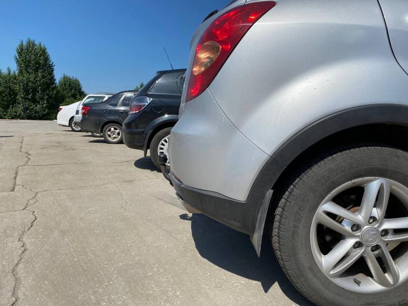По одному месту на 100 "квадратов": в Самаре предложили снизить норматив парковки