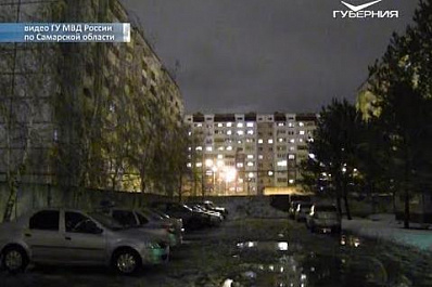 Залез по трубе: в Самаре "человек-паук" попался на краже коньков и самоката