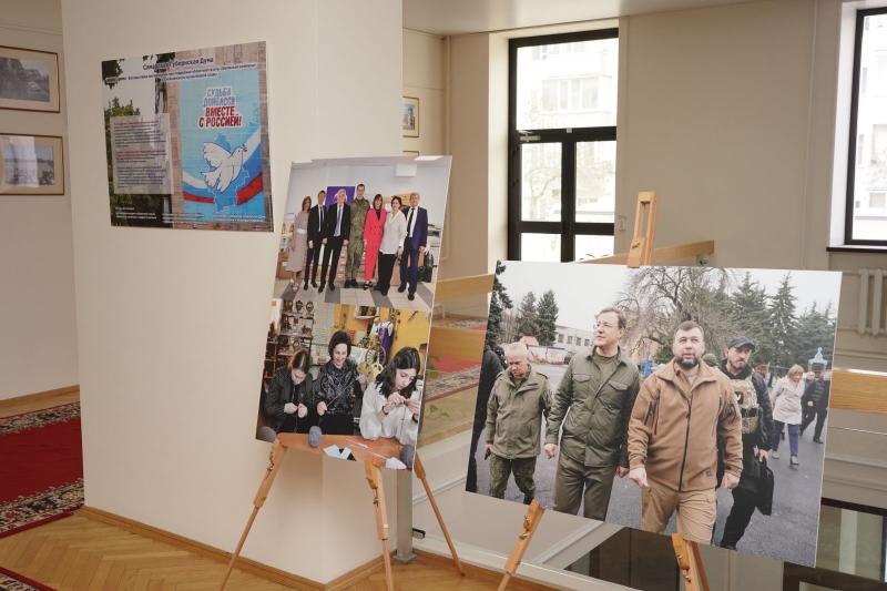 "Судьба Донбасса вместе с Россией": в губдуме проходит выставка самарских фотографов