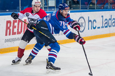 Тольяттинская "Лада" уступила "Нефтянику"