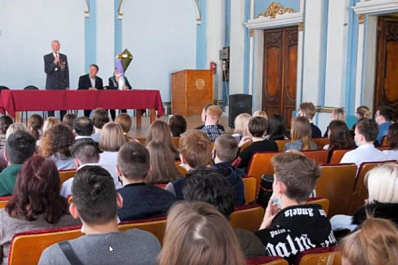 Самарские студенты больше узнали о космических достижениях на встрече с Героем Соцтруда