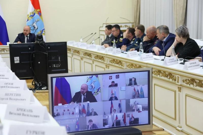 Губернатор Федорищев поручил создать в Самарской области фонд для доплат врачам, учителям и социальным работникам