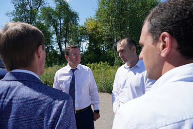 Дмитрий Азаров проинспектировал дорожный ремонт на участке автодороги Самара-Бугуруслан