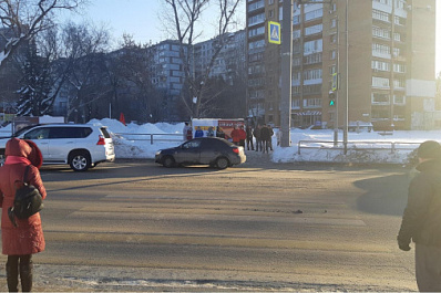 Пролетел на красный: водитель на "Лексусе" сбил двух девушек в Самаре