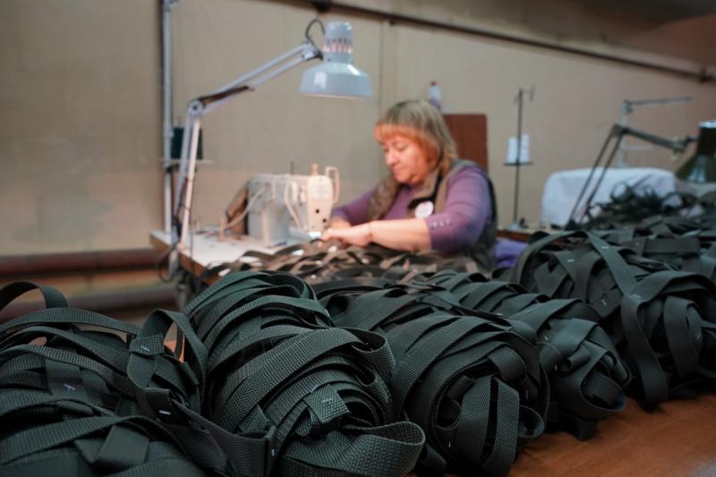 Помочь нашим бойцам: на самарском предприятии развивают производство легких носилок