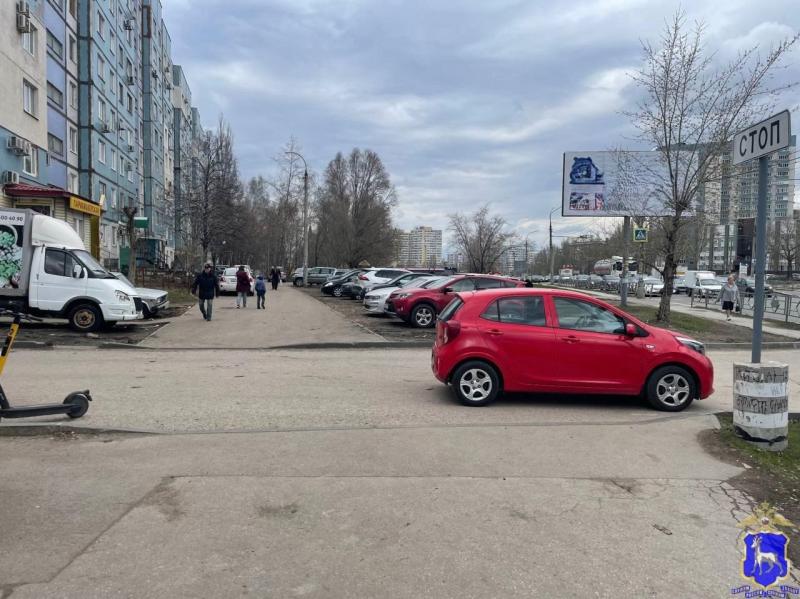 В Самаре 17-летний самокатчик угодил под колеса иномарки