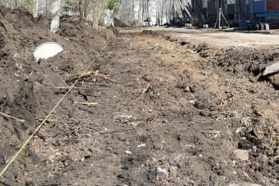 В поселке Усть-Кинельский благоустраивают дворовую территорию двух домов 