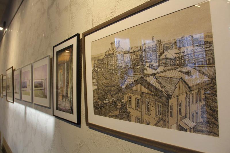 Искусство рисунка: в Самаре открылась выставка архитектора и художника Антона Темникова