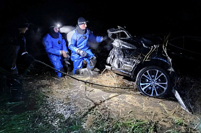 В Самарской области водитель "Тойоты" разогнался и погиб, упав в реку