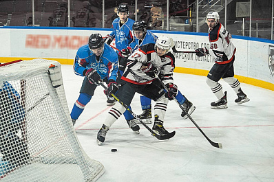 Хоккейные команды Самарской области проводят домашние серии матчей