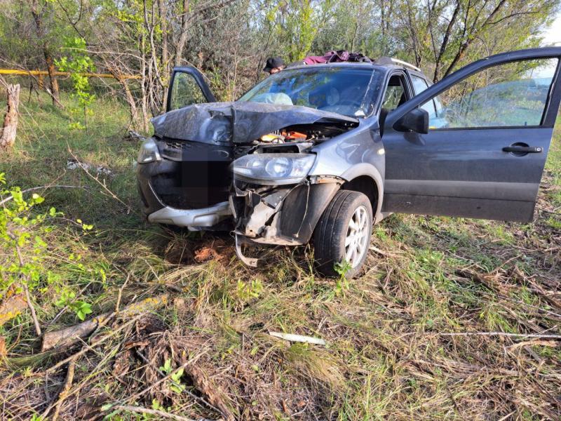 Водитель погиб до аварии: в Самарской области "Калина" вылетела в кювет и врезалась в дерево