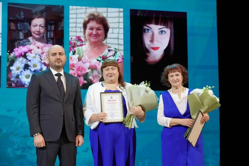 Вячеслав Федорищев наградил лучших учителей Самарской области