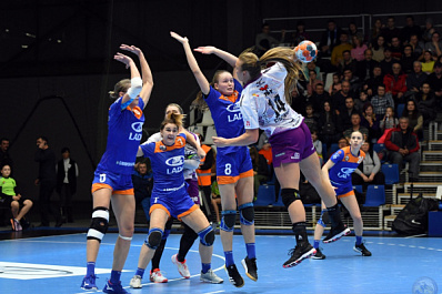 Гандбольная "Лада" проиграла в еврокубковом матче