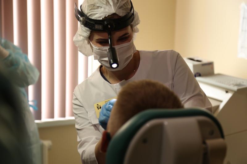 Врачи помогают подростку из Донецка восстановиться после взрыва мины