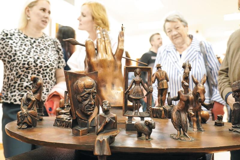 Волшебный сад мастера: в галерее "Новое пространство" представили более 100 работ Церетели