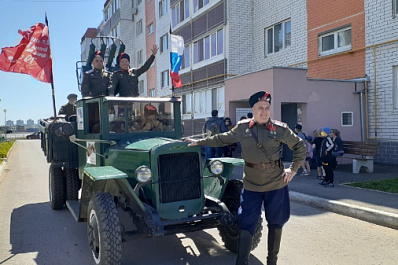 В Самарской области военные провели мини-парад для ветерана