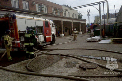 В Самаре на Солнечной горит ангар