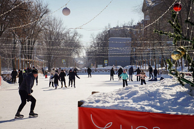 В самарских парках начали заливать катки