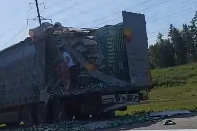 На трассе М5 под Тольятти грузовик влетел в стоящую на обочине фуру