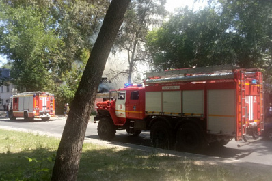 В Самаре на проспекте Юных Пионеров загорелся дом
