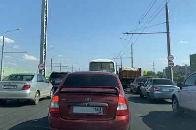 Самарский мост "встал" после перекрытия части ул. Шоссейной