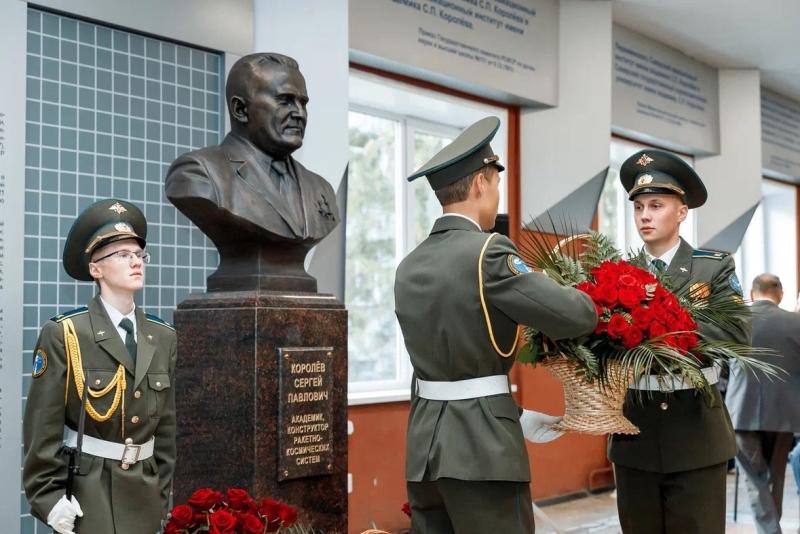 В Самаре открыт бюст выдающемуся ученому и конструктору Сергею Королеву