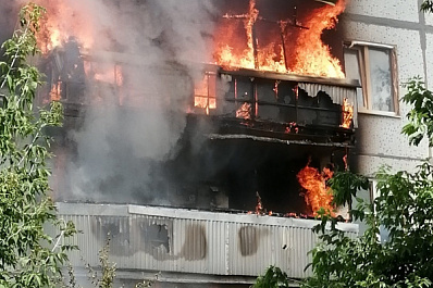В Тольятти загорелись три балкона жилого дома 