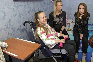 Семье девочки с ДЦП помогли переехать в дом с безбарьерной средой