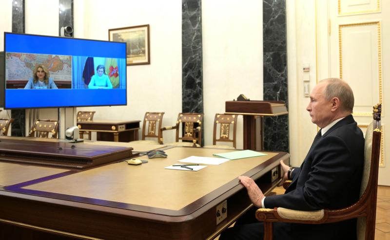 Владимир Путин поручил сделать дни между майскими праздниками нерабочими
