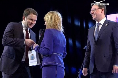 Жительниц Тольятти поздравили с наступающим Международным женским днем