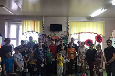 Игроки ФК "Сызрань-2003" вручили подарки детям в больнице