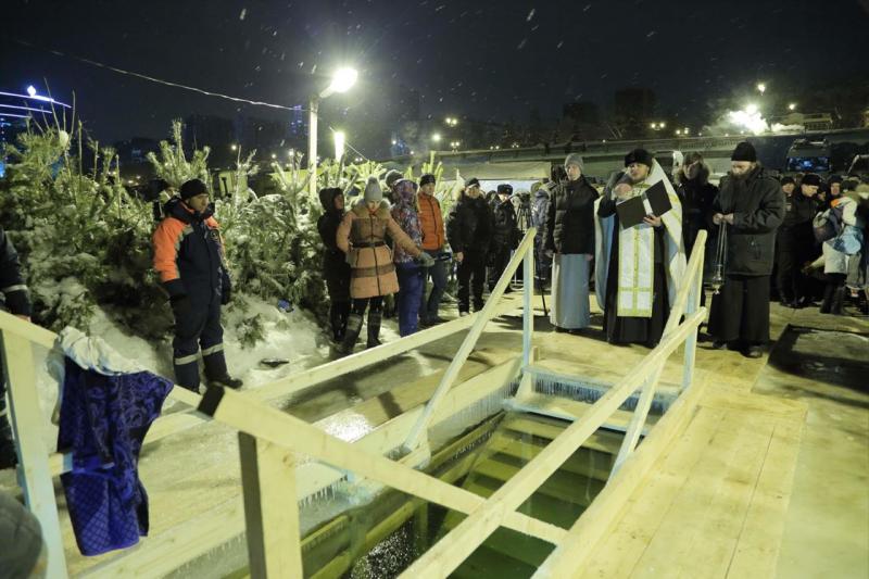 Крещенские купания: в Самаре запретили окунаться в проруби везде, кроме шести оборудованных купелей 