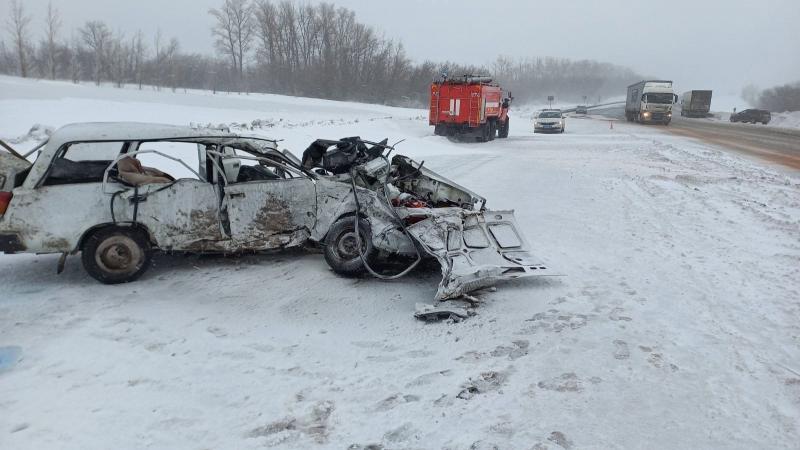 В страшной аварии на трассе М5 в Самарской области погибли пассажиры и водитель легковушки