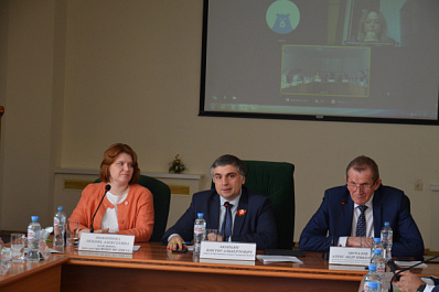 Виктор Акопьян опроверг слухи о присоединении ПВГУС к другому вузу