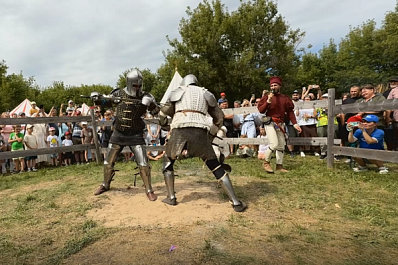 Окно в Средневековье: в Сергиевском районе прошел фестиваль "Энколпион"