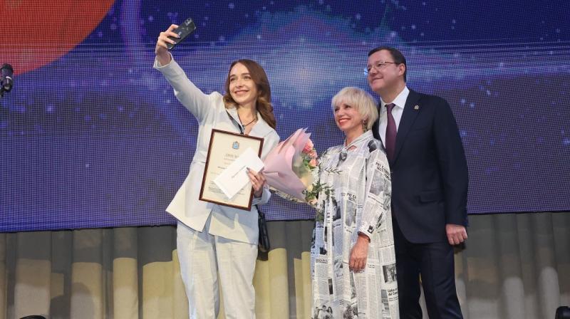 В Самаре губернатор Дмитрий Азаров наградил победителей юбилейного областного журналистского конкурса