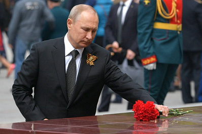 Владимир Путин поздравил россиян с Днем Победы