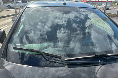 В Тольятти водитель "Весты" проехал на красный и сбил женщину