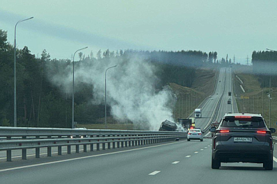 В Самарской области во время движения загорелась фура