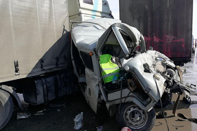 В массовой аварии с шестью машинами под Самарой скончался один пассажир