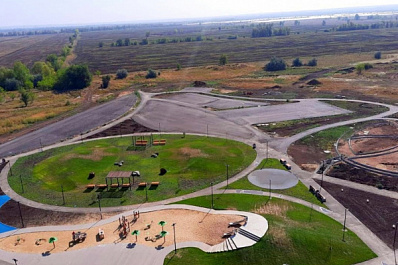 Парки и скверы Волжского района обретают современный вид 