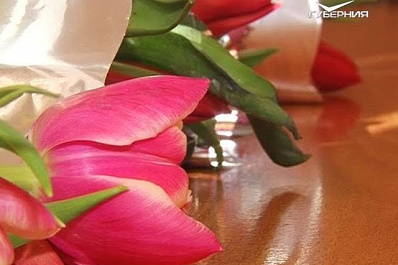 Владимир Меньшов поздравил сотрудниц регуправления ФСИН с 8 Марта