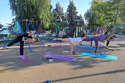 На самарской набережной стартовали бесплатные утренние занятия йогой