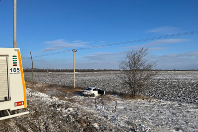 В Сызранском районе 15 декабря Kia Rio вылетела с трассы в поле