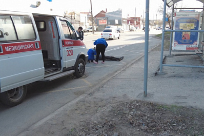 Самарские медики привели в чувство лежащего на проезжей части мужчину