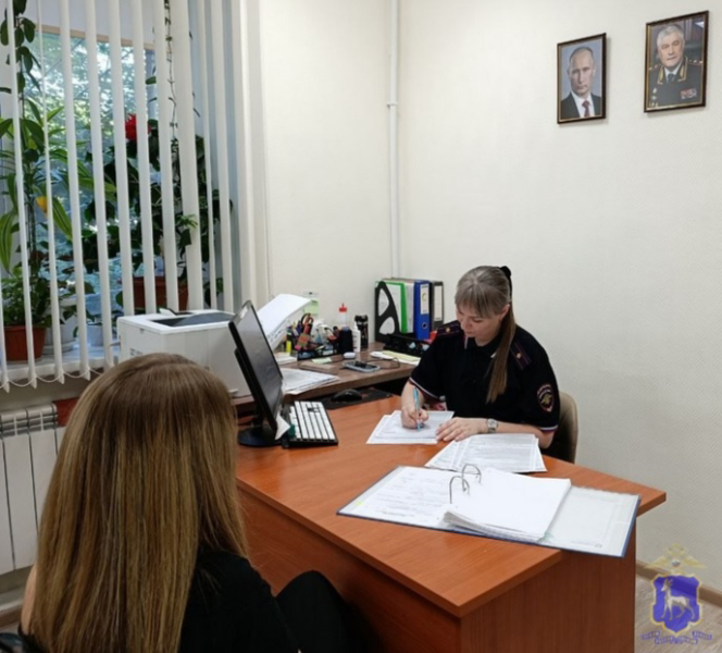 В Чапаевске женщина украла телефон соседа 