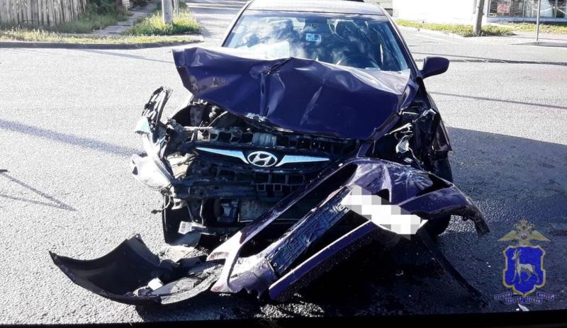 На трассе в Самарской области "Калина" оказалась в кювете