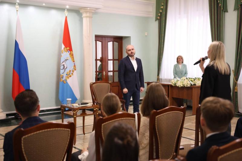 Вячеслав Федорищев вручил медали отличникам