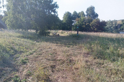 В Самарской области машина без водителя въехала в палатку с людьми 