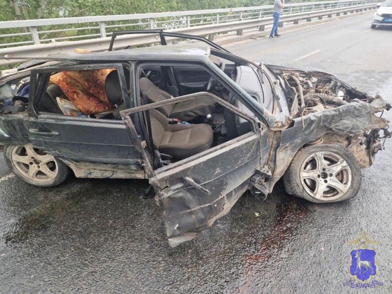 В Самаре "четырнадцатая" разбилась о тягач Sitrak